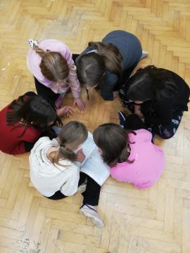 četrtošolci berejo 2